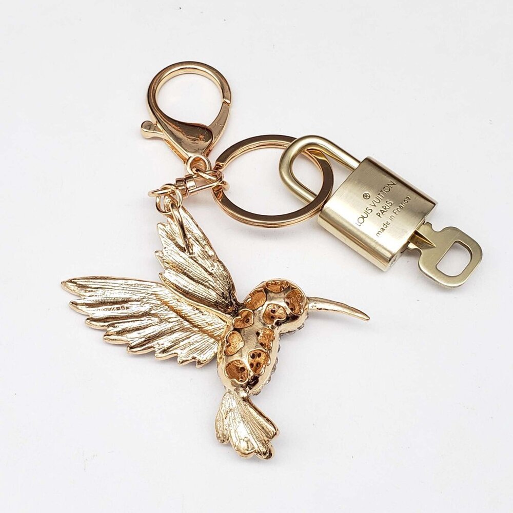 LV Authentic Gold Padlock 🔒 Key Set w/ Unbranded Bird Keychain Charm - Picture 3 of 7